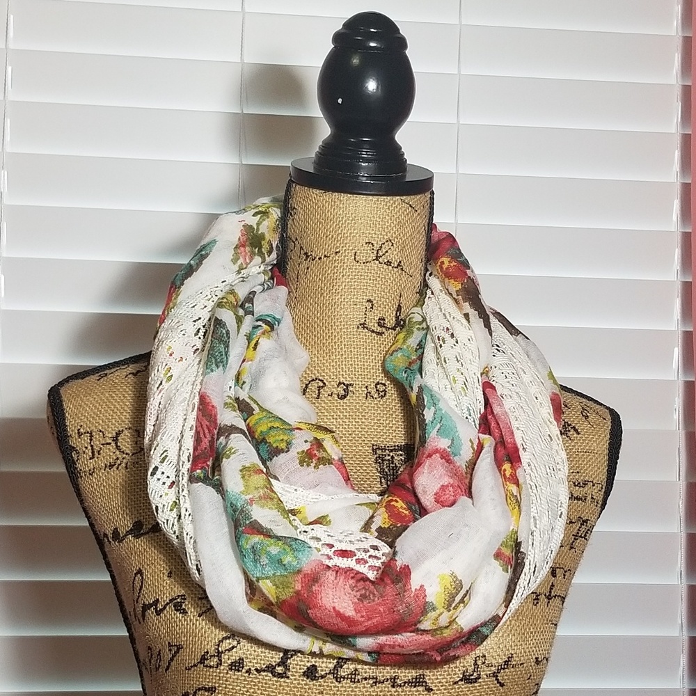 UNBRANDED | Boutique Scarf | NWOT | 1682